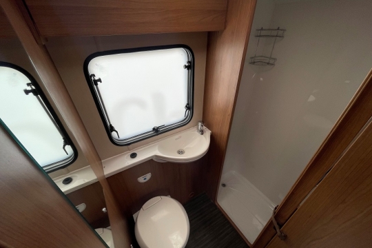 auto-trail-tribute-T620-interior-washroom.jpg