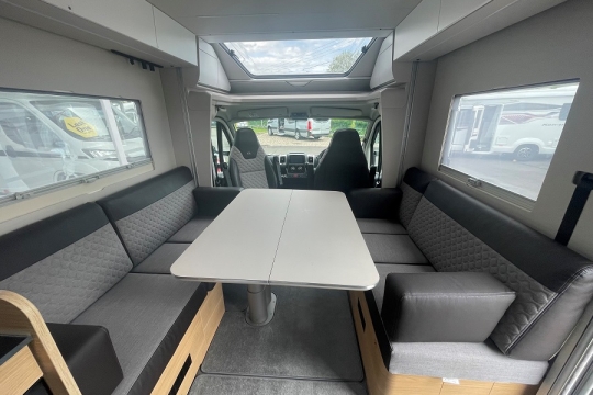 adria-matrix-plus-600-dt-interior-front-lounge.jpg