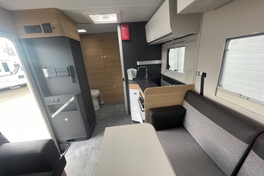 adria-matrix-plus-600-dt-interior-to-rear.jpg