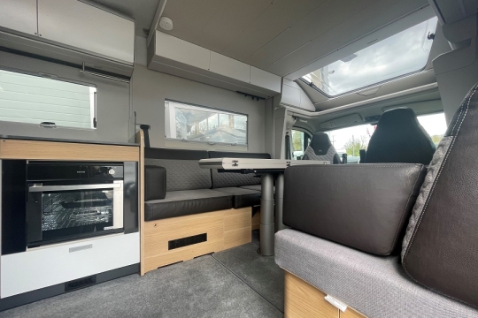 adria-matrix-plus-600-dt-interior-overview-from-door.jpg