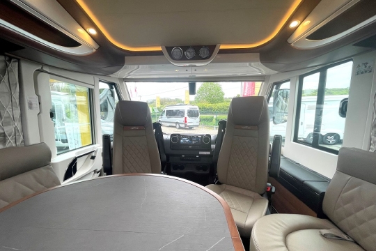 carthago-e-line-i-61-xl-le-interior-cab.jpg