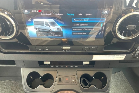 carthago-e-line-i-61-xl-le-interior-dash.jpg