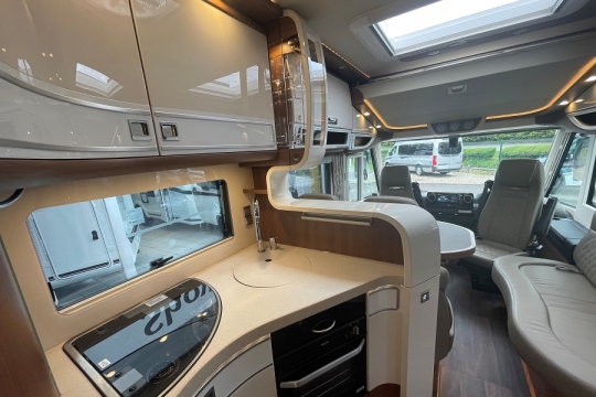 carthago-e-line-i-61-xl-le-interior-kitchen-to-front.jpg