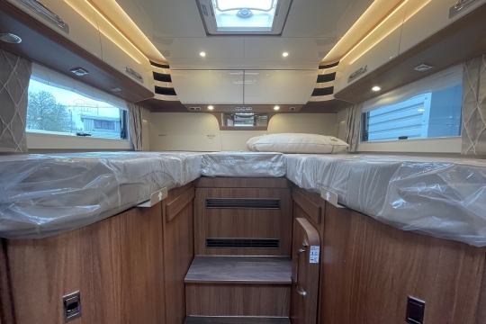 carthago-e-line-i-61-xl-le-interior-bed.jpg