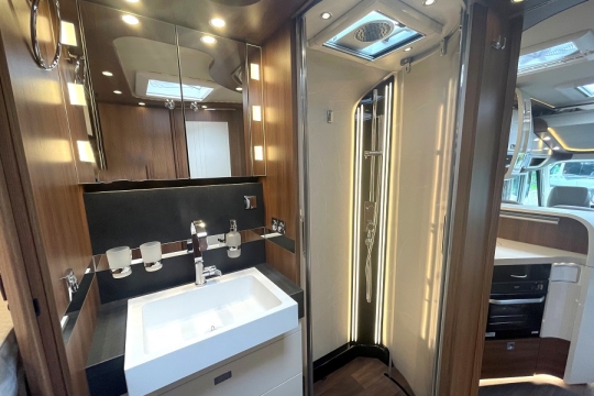 carthago-e-line-i-61-xl-le-interior-bathroom.jpg