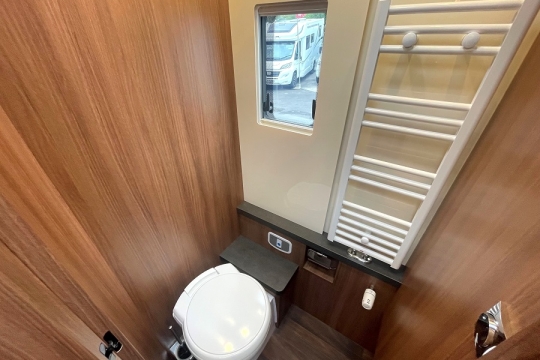carthago-e-line-i-61-xl-le-interior-toilet.jpg
