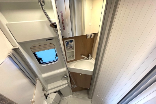 malibu-van-first-class-180-interior-bathroom.jpg