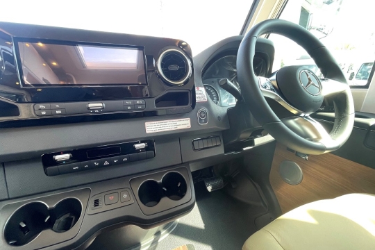 carthago-e-line-i-50-le-da-interior-dash.jpg