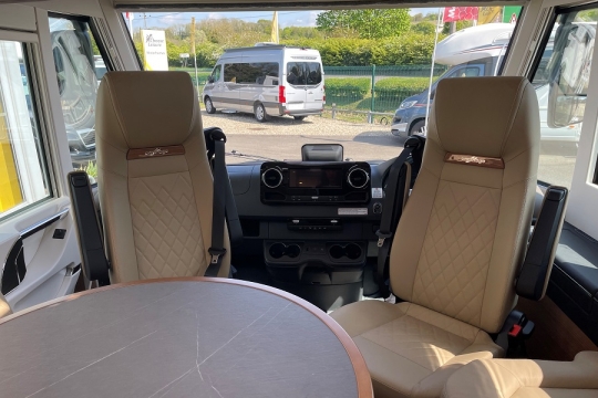 carthago-e-line-i-50-le-da-interior-cab.jpg