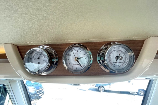 carthago-e-line-i-50-le-da-interior-clocks.jpg