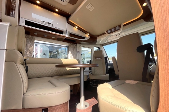 carthago-e-line-i-50-le-da-interior-front-lounge.jpg