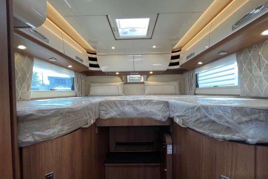 carthago-e-line-i-50-le-da-interior-bed.jpg