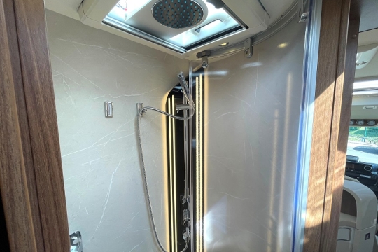 carthago-e-line-i-50-le-da-interior-shower.jpg