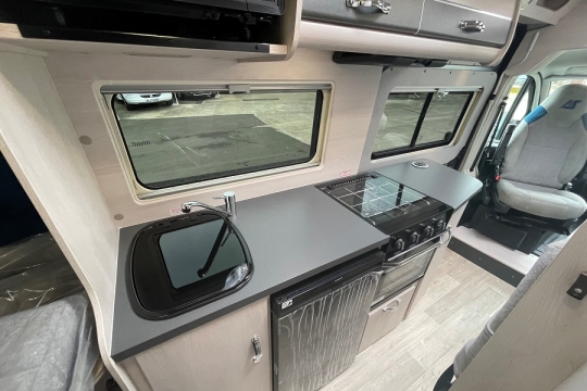auto-sleepers-fairford-plus-interior-kitchen.jpg