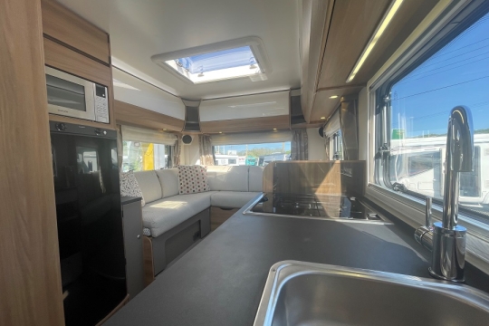 bailey-autograph-68-2-interior-kitchen-to-rear.jpg