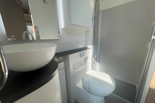 bailey-autograph-68-2-interior-washroom.jpg