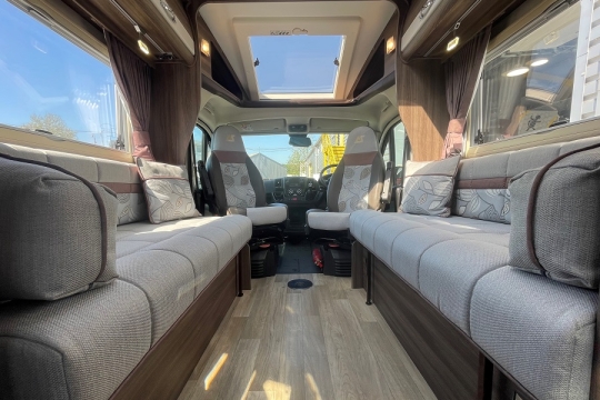 auto-sleepers-nuevo-ek-interior-lounge.jpg