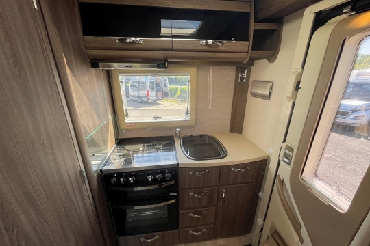 auto-sleepers-nuevo-ek-interior-kitchen.jpg
