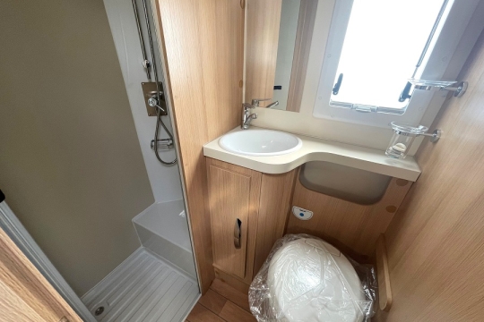 mclouis-fusion-360-interior-washroom.jpg