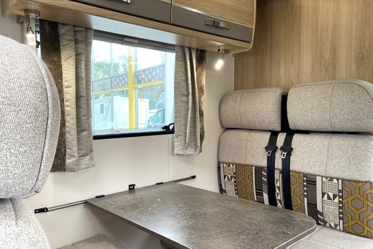 elddis-evolution-196-interior-dinette.jpg