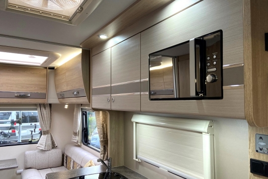 elddis-evolution-196-interior-right-side.jpg