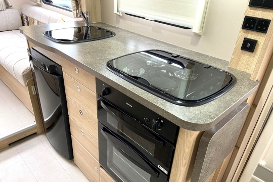 elddis-evolution-196-interior-kitchen.jpg
