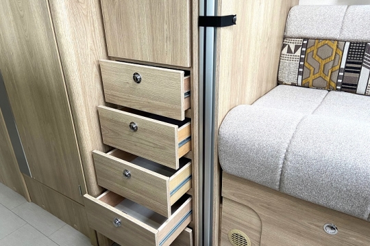 elddis-evolution-196-interior-storage.jpg