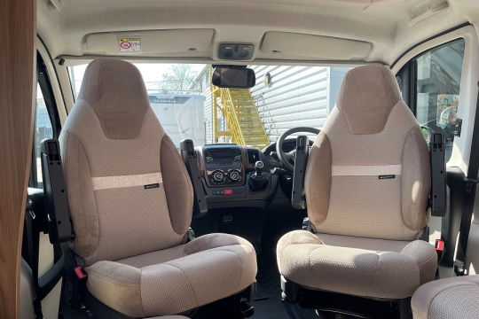 swift-bessacarr-542-interior-cab.jpg