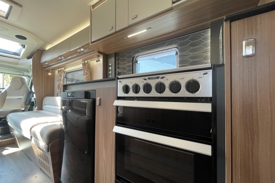 swift-bessacarr-542-interior-kitchen-to-front.jpg