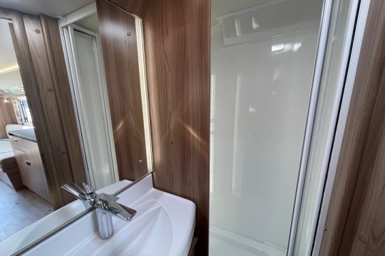 swift-bessacarr-542-interior-washroom-2.jpg