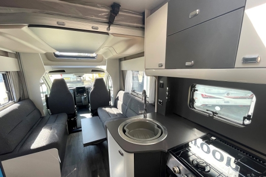 swift-voyager-505-interior-to-front.jpg
