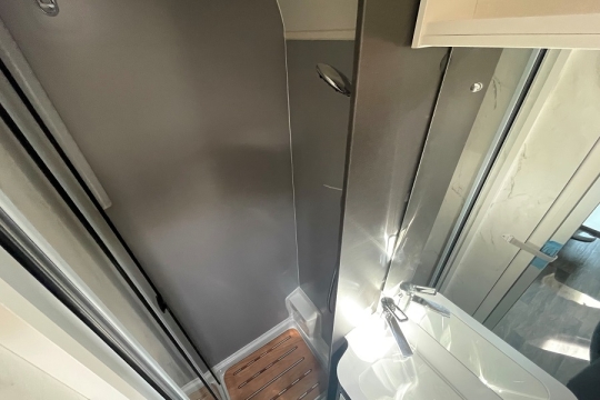 swift-voyager-505-interior-shower.jpg