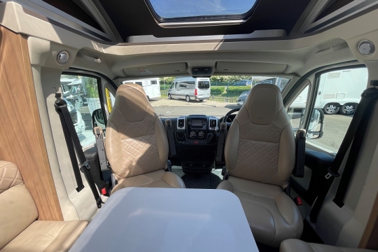 adria-coral-670-sc-plus-interior-cab.jpg