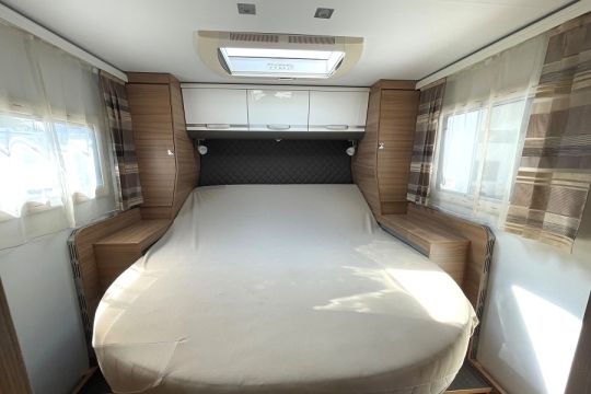 adria-coral-670-sc-plus-interior-bedroom.jpg
