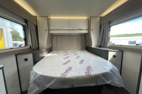 swift-voyager-494-interior-bedroom.jpg