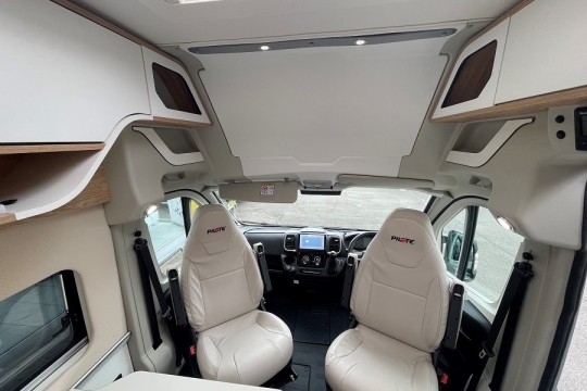 pilote-v633-mx-edition-interior-front-cab.jpg