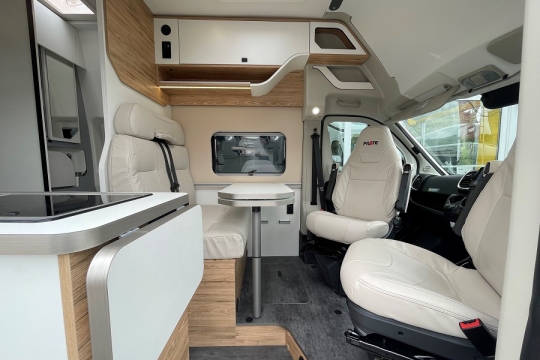 pilote-v633-mx-edition-interior-front-lounge.jpg