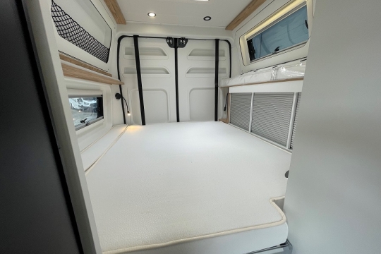 pilote-v633-mx-edition-exterior-rear-bed.jpg