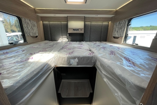 swift-escape-684-interior-bed.jpg