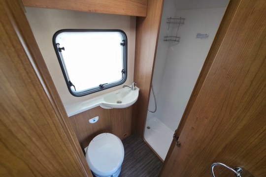 Auto-Trail-Tribute-T620-Inside-Bathroom-2.jpg