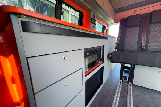vw-camper-vanlife-interior-kitchen-low.jpg