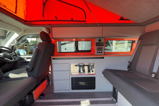 vw-camper-vanlife-interior-kitchen.jpg
