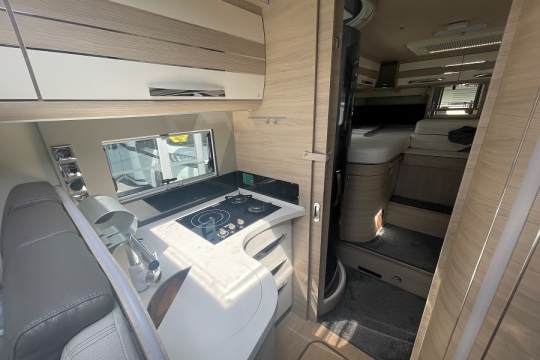 mobilvetta-k-yacht-teknoline-85-interior-kitchen.jpg
