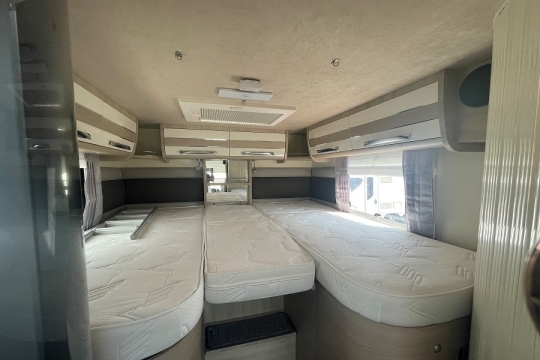mobilvetta-k-yacht-teknoline-85-interior-rear-bed.jpg