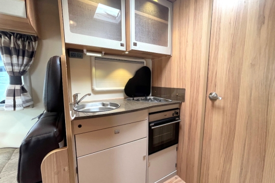bailey-approach-compact-540-interior-kitchen.jpg