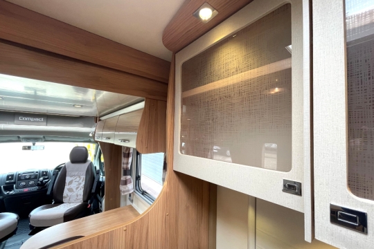 bailey-approach-compact-540-interior-kitchen-to-front.jpg
