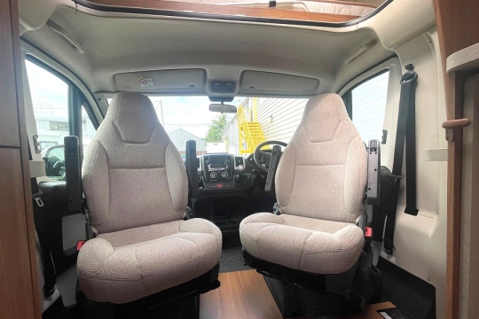 auto-trail-apache-634-interior-cab.jpg