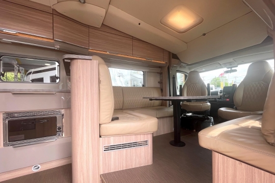 burstner-ixeo-it-680g-interior-from-door.jpg
