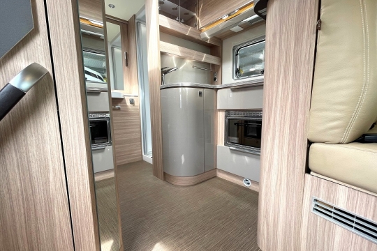 burstner-ixeo-it-680g-interior-low.jpg