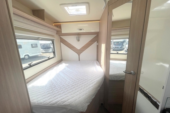 burstner-lyseo-mt660-interior-bed.jpg